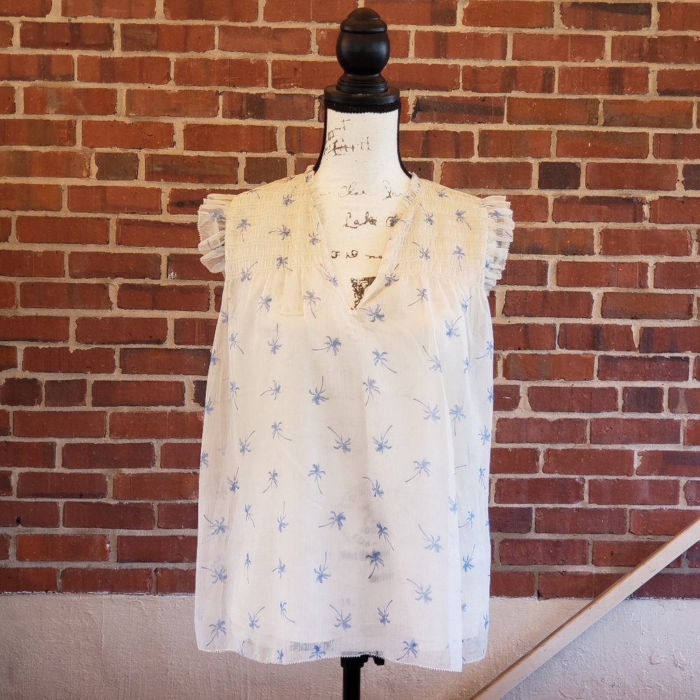 Pretty sleeveless blouse